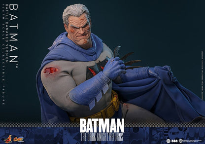 BATMAN – THE DARK KNIGHT RETURNS COMIC 1/6 (BATTLE DAMAGED VERSION) HOT TOYS – DC COMICS