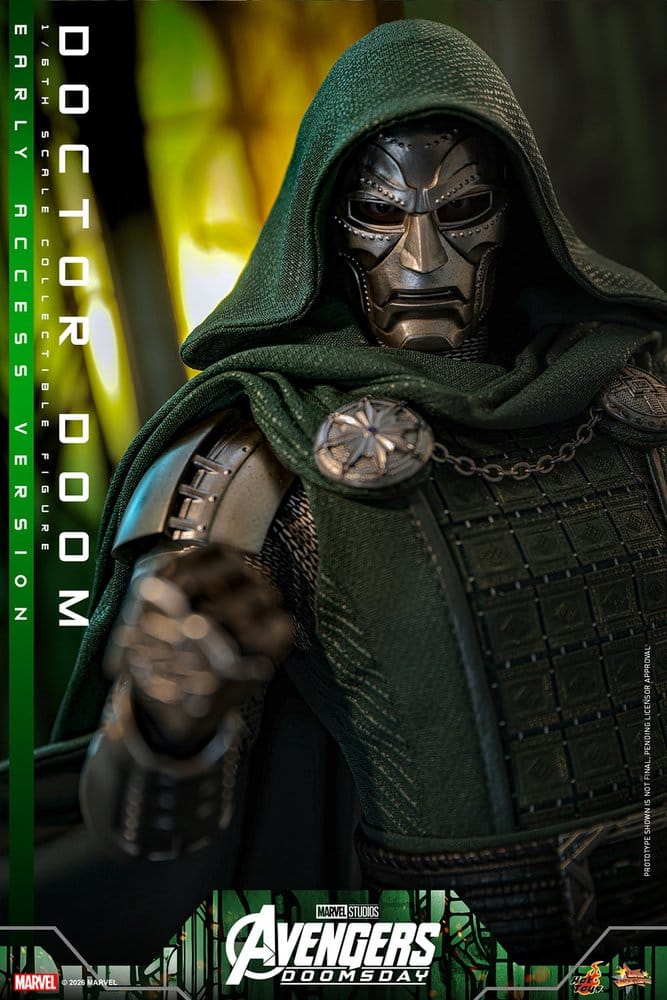 DOCTOR DOOM FIGURA HOT TOYS AVENGERS: DOOMSDAY 1/6 31 CM