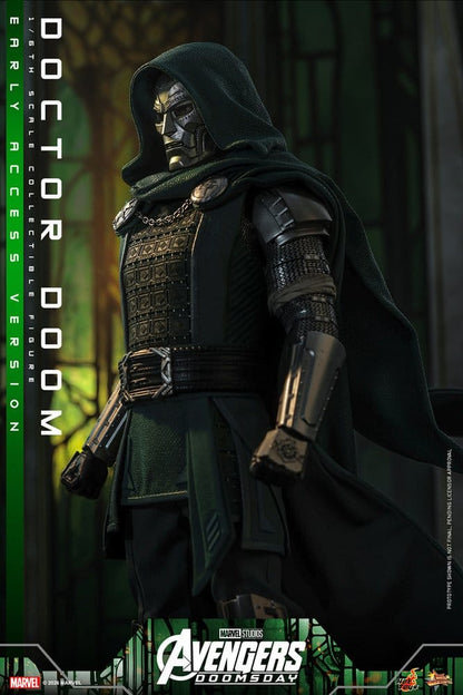 DOCTOR DOOM FIGURA HOT TOYS AVENGERS: DOOMSDAY 1/6 31 CM