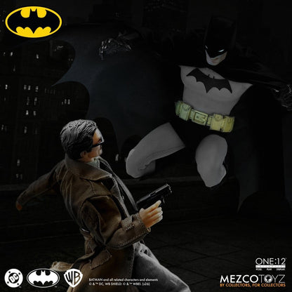 BATMAN YEAR ONE FIGURA 1/12 ONE:12 COLLECTIVE 17 CM MEZCO TOYZ