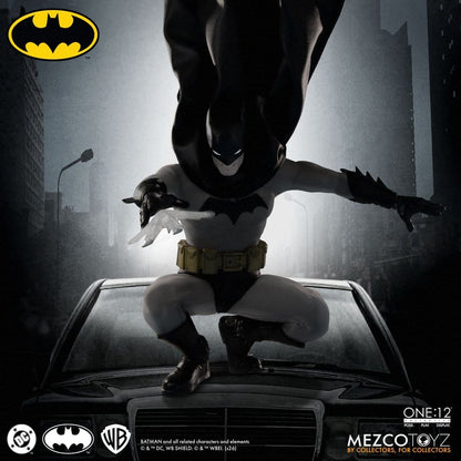 BATMAN YEAR ONE FIGURA 1/12 ONE:12 COLLECTIVE 17 CM MEZCO TOYZ