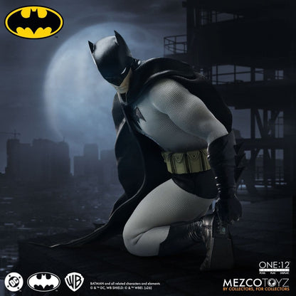 BATMAN YEAR ONE FIGURA 1/12 ONE:12 COLLECTIVE 17 CM MEZCO TOYZ