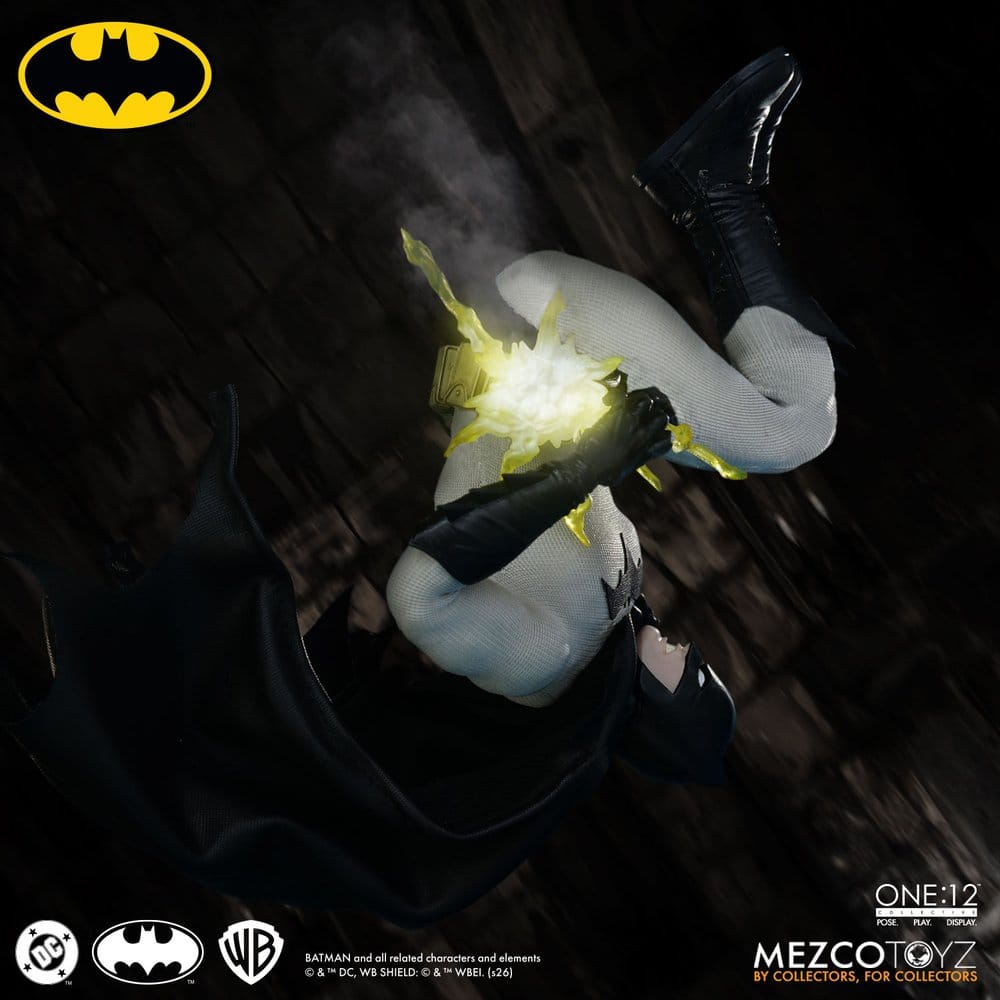 BATMAN YEAR ONE FIGURA 1/12 ONE:12 COLLECTIVE 17 CM MEZCO TOYZ