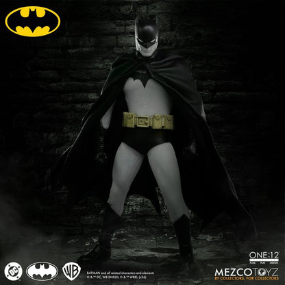 BATMAN YEAR ONE FIGURA 1/12 ONE:12 COLLECTIVE 17 CM MEZCO TOYZ