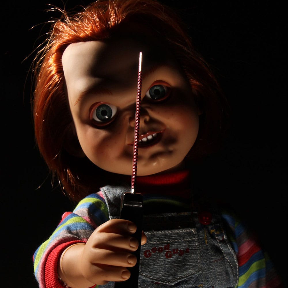 CHUCKY EL MUÑECO DIABÓLICO SNEERING CHUCKY MUÑECA CON SONIDO 38 CM MEZCO TOYZ