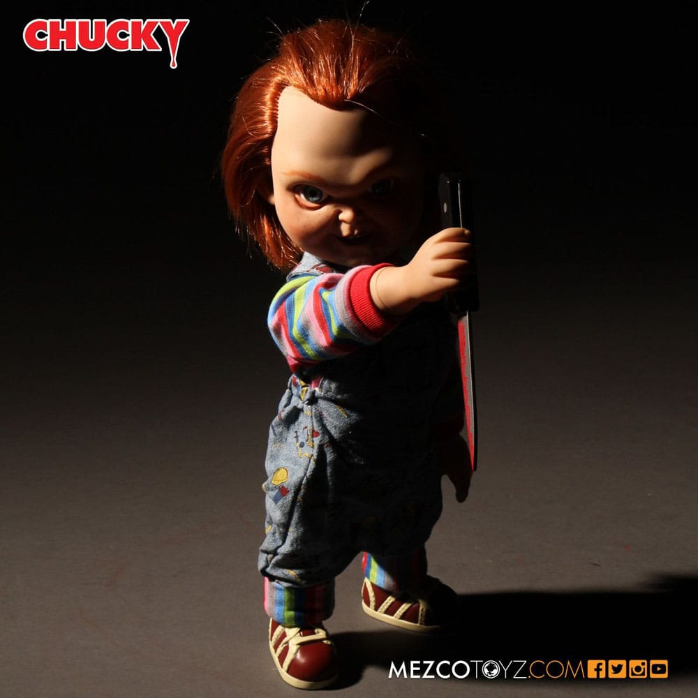CHUCKY EL MUÑECO DIABÓLICO SNEERING CHUCKY MUÑECA CON SONIDO 38 CM MEZCO TOYZ