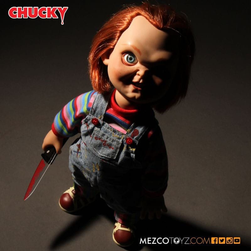 CHUCKY EL MUÑECO DIABÓLICO SNEERING CHUCKY MUÑECA CON SONIDO 38 CM MEZCO TOYZ