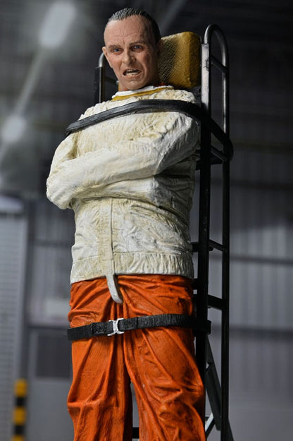 DR. HANNIBAL LECTER (MASKED) – EL SILENCIO DE LOS CORDEROS FIGURA ULTIMATE NECA 18 CM