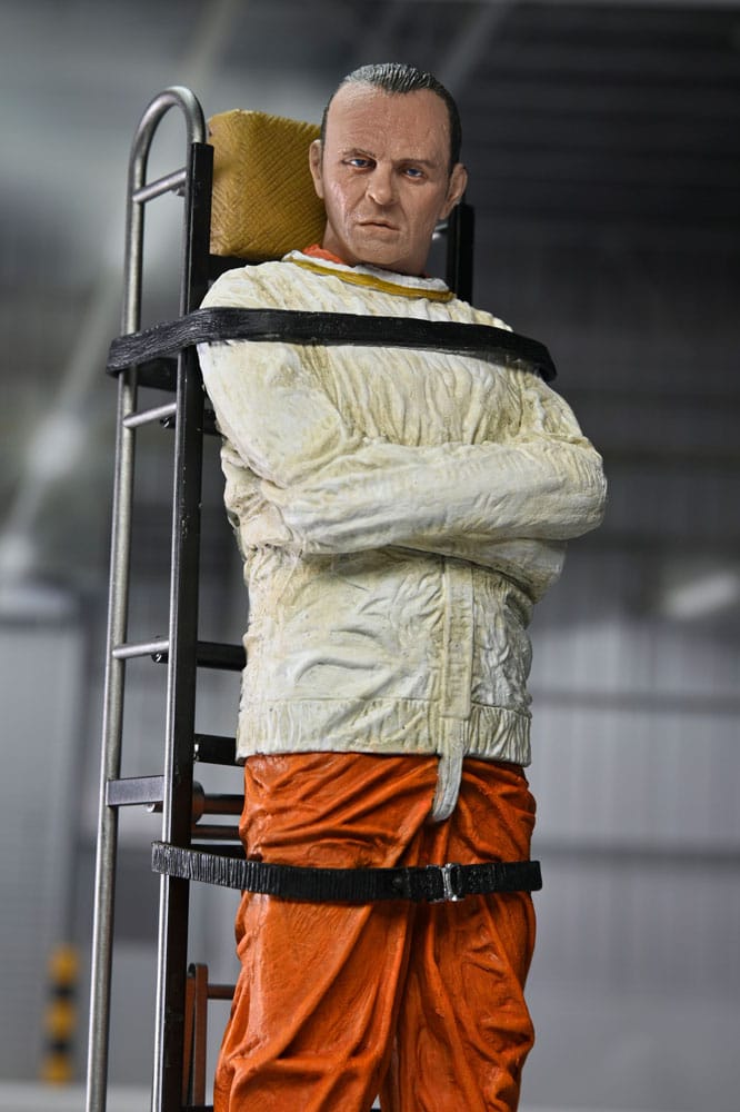 DR. HANNIBAL LECTER (MASKED) – EL SILENCIO DE LOS CORDEROS FIGURA ULTIMATE NECA 18 CM
