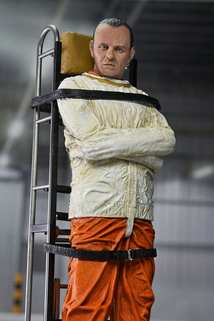 DR. HANNIBAL LECTER (MASKED) – EL SILENCIO DE LOS CORDEROS FIGURA ULTIMATE NECA 18 CM