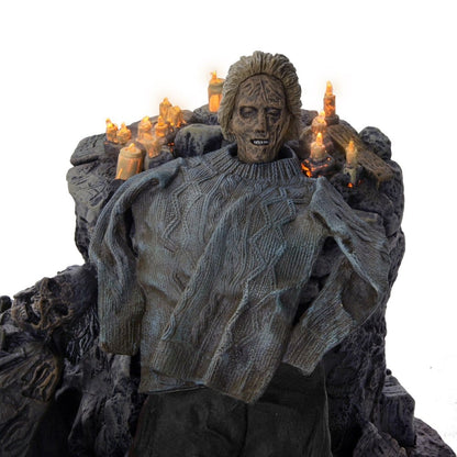 TRENCHCOAT WITH SPIKES INFERNO ROOM – DELUXE DIORAMA (FRIDAY THE 13TH: THE GAME – NECA)