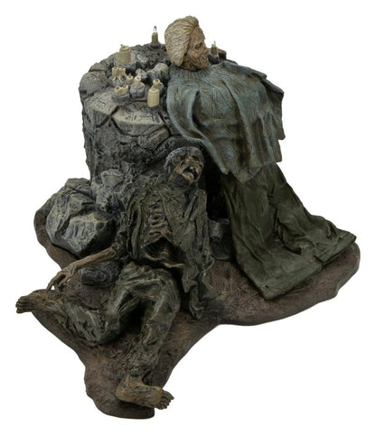 TRENCHCOAT WITH SPIKES INFERNO ROOM – DELUXE DIORAMA (FRIDAY THE 13TH: THE GAME – NECA)