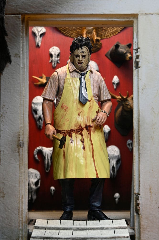 LA MATANZA DE TEXAS – FIGURA LEATHERFACE 50TH ANNIVERSARY CLOTHED – NECA 20 CM
