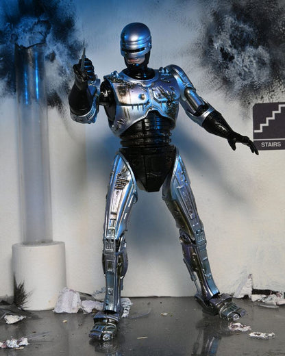 ROBOCOP ULTIMATE BATTLE DAMAGED WITH CHAIR – FIGURA 18 CM (NECA – ROBOCOP)