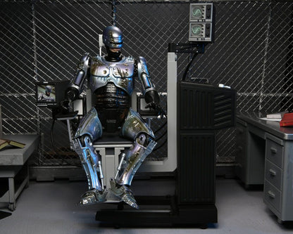 ROBOCOP ULTIMATE BATTLE DAMAGED WITH CHAIR – FIGURA 18 CM (NECA – ROBOCOP)