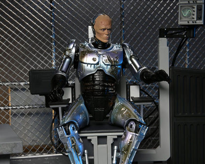 ROBOCOP ULTIMATE BATTLE DAMAGED WITH CHAIR – FIGURA 18 CM (NECA – ROBOCOP)