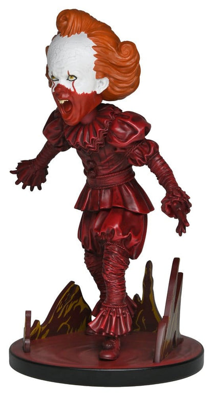 IT: WELCOME TO DERRY – HEAD KNOCKER BLOOD PENNYWISE 19 CM (NECA)