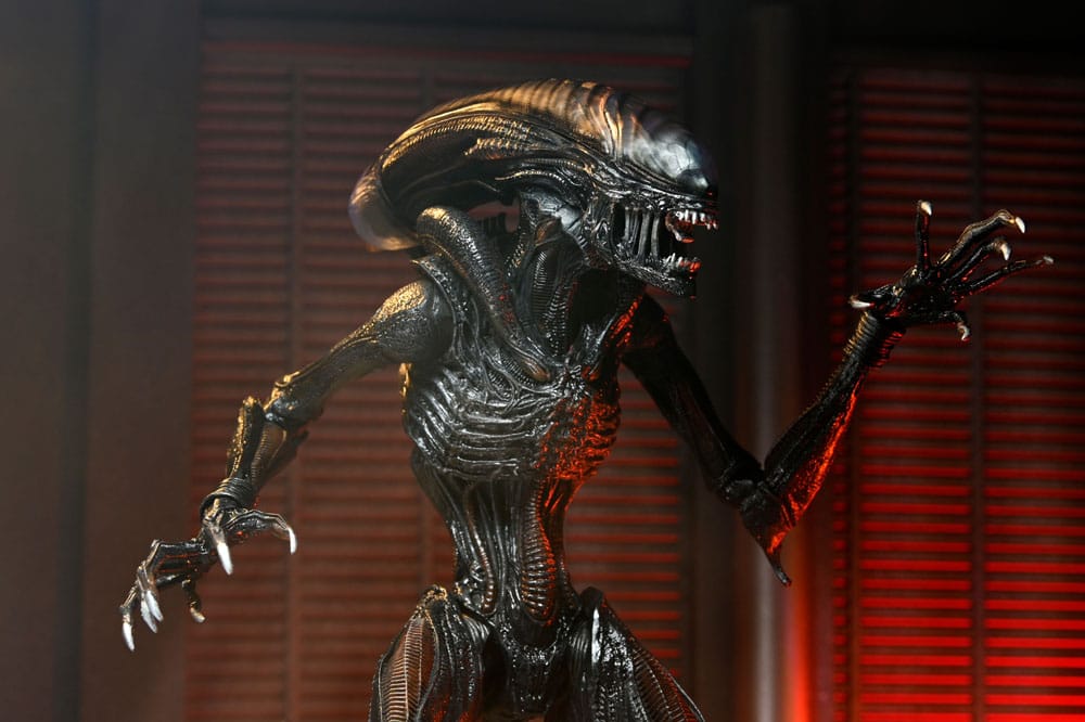 ULTIMATE SCORCHED XENOMORPH – FIGURA NECA 18 CM – ALIEN ROMULUS