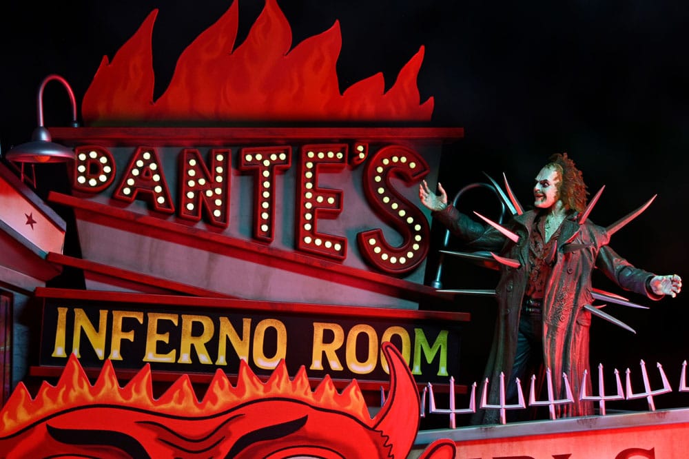 BEETLEJUICE (1988) TRENCHCOAT WITH SPIKES DIORAMA INFERNO ROOM DELUXE SET NECA FIGURA ARTICULADA