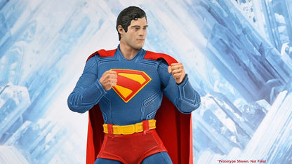 SUPERMAN (2025) – FIGURA 1/4 SUPERMAN 45 CM (NECA – DC COMICS)