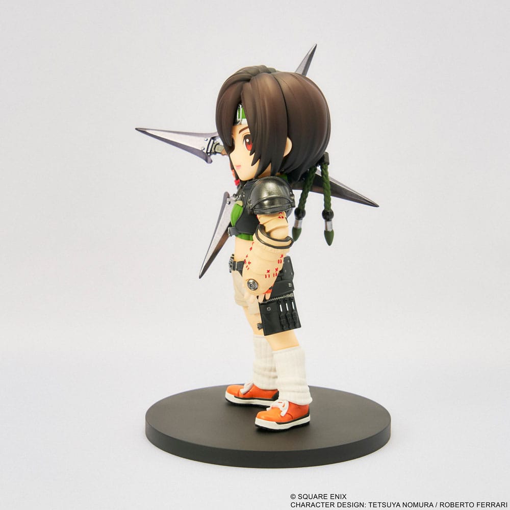 Estatua Yuffie Kisaragi Adorable Arts 11 cm con accesorios, shuriken y materia.